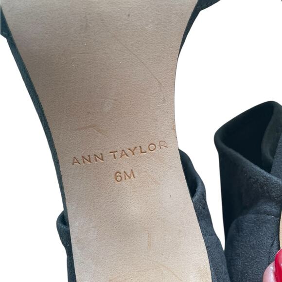 ANN TAYLOR Gray Suede Pointed Toe, Sz 6, Elegant, Career Chic - Picture 7 of 13